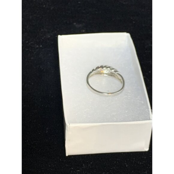 Silver Tone Band Ring With Ribbed Design Signed GR Size 6 1/2 (R95) - Picture 8 of 8